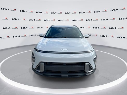 Used 2024 Hyundai Kona SEL w/ Convenience Package FWD image 3