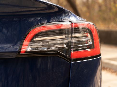 Used 2021 Tesla Model 3 Standard Range Plus image 13