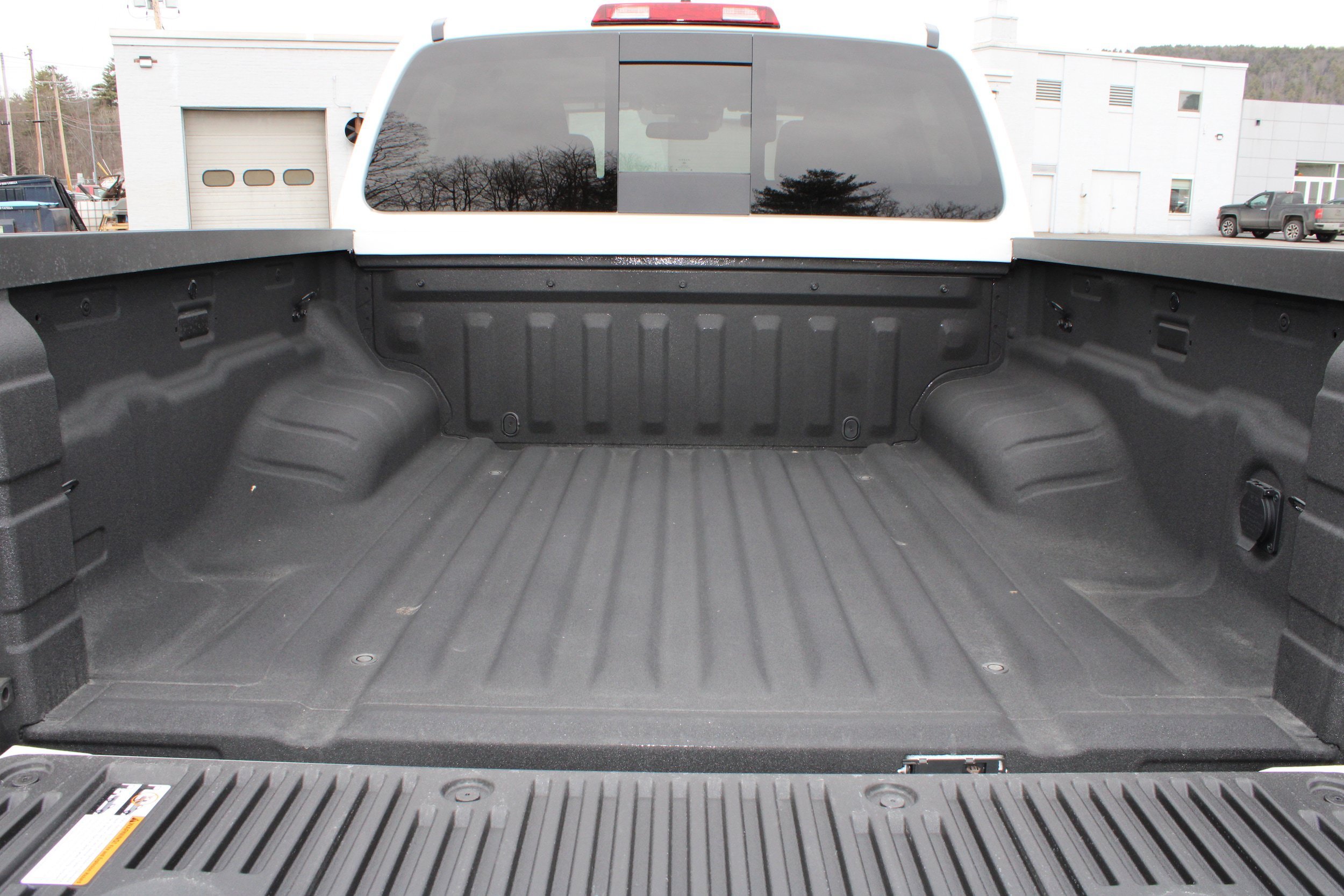 Used 2026 Nissan Frontier S w/ S Utility Package AWD/4WD image 5