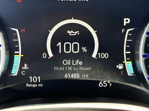 Used 2024 Chrysler Pacifica Touring-L FWD image 22