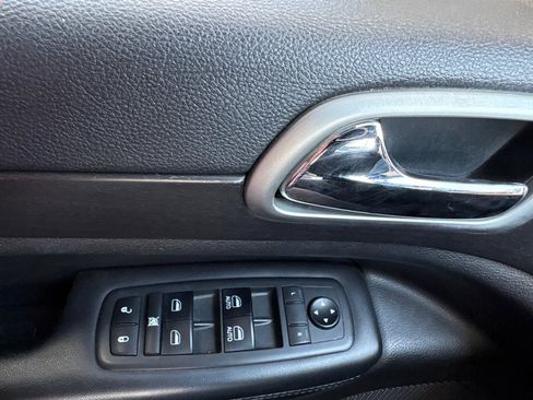 Used 2018 Jeep Grand Cherokee Laredo RWD image 18