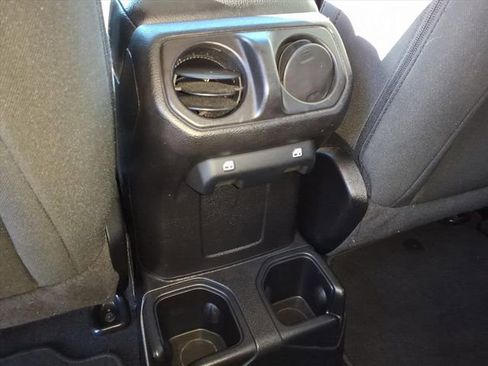 Used 2021 Jeep Gladiator Sport image 11