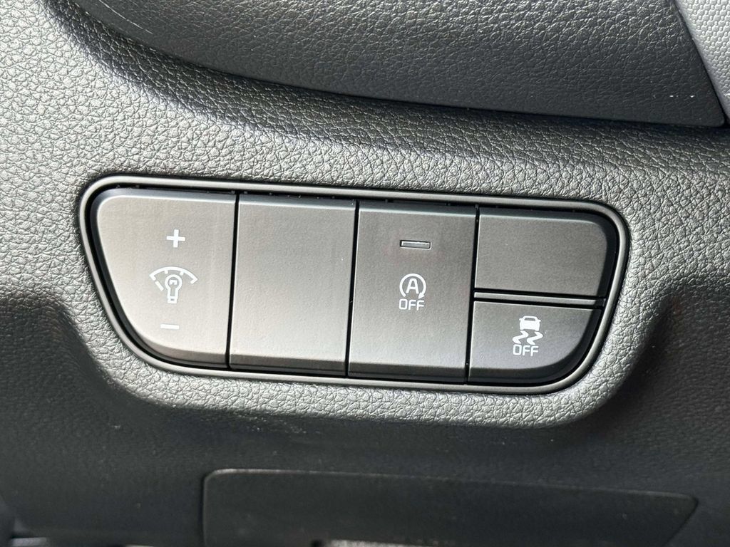 Used 2024 Kia Seltos LX AWD/4WD image 17