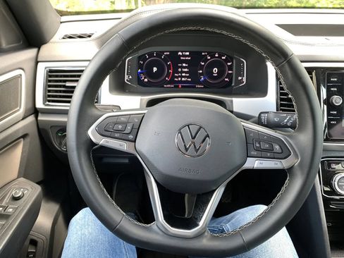 Used 2023 Volkswagen Atlas Cross Sport SE FWD image 12