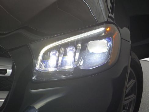 Used 2023 Mercedes-Benz GLS 580 4MATIC image 33