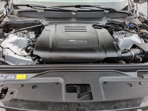 Used 2024 Land Rover Discovery Dynamic SE image 25