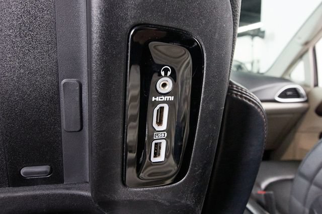 Used 2018 Chrysler Pacifica Touring-L Plus FWD image 10
