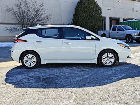 Used 2022 Nissan Leaf S image 2