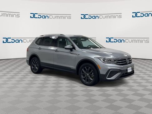 Used 2023 Volkswagen Tiguan SE image 2