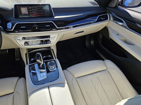 Used 2022 BMW 740i xDrive w/ M Sport Package image 17