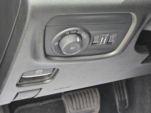 Used 2025 Jeep Grand Cherokee Limited AWD/4WD image 8
