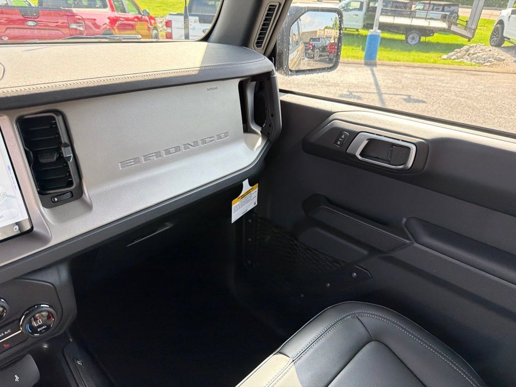 New 2026 Ford Bronco Outer Banks AWD/4WD image 18