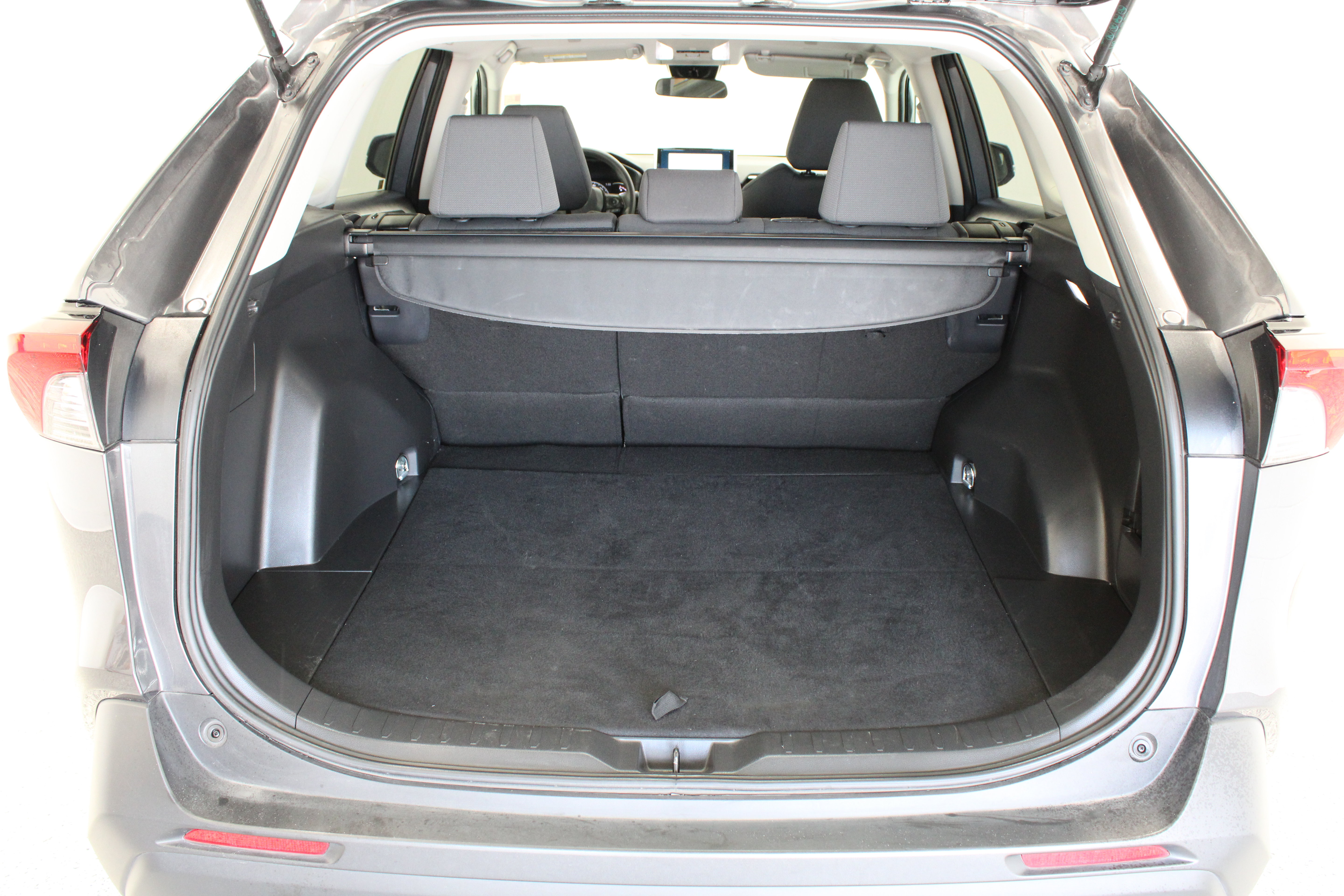 Used 2025 Toyota RAV4 XLE FWD image 31