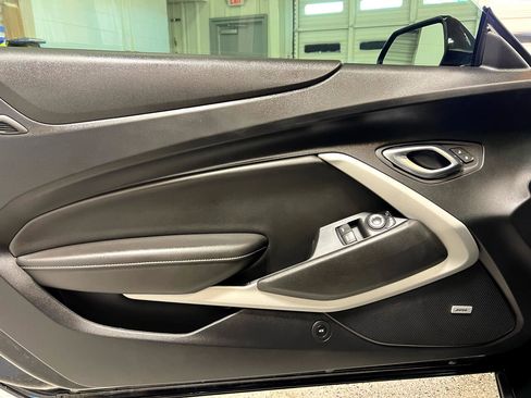 Used 2022 Chevrolet Camaro LT w/ Technology Package image 10