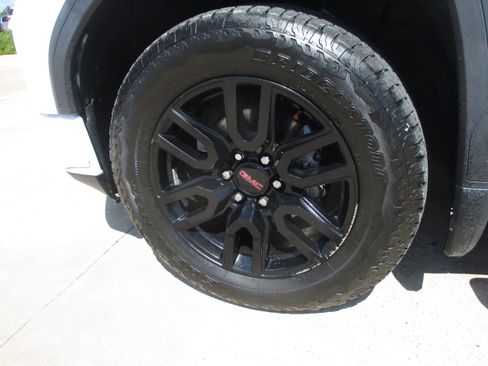 Used 2020 GMC Sierra 1500 Elevation w/ Elevation Value Package image 3