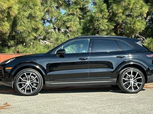 Used 2023 Porsche Cayenne image 7