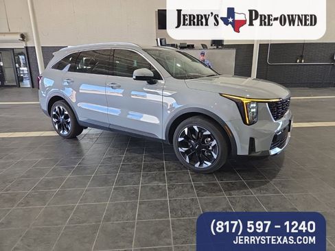 Used 2025 Kia Sorento EX image 2