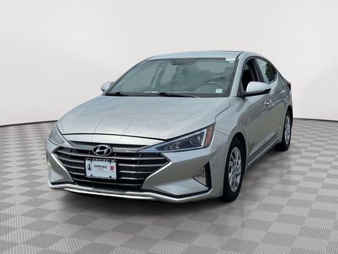Used 2019 Hyundai Elantra SE w/ Cargo Package FWD image 3