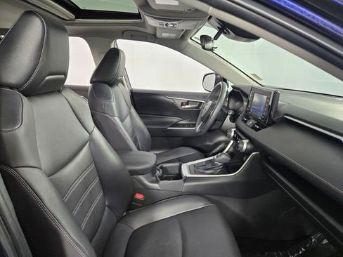 Used 2022 Toyota RAV4 XLE Premium FWD image 14