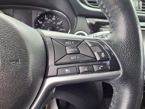 Used 2018 Nissan Rogue SV w/ Premium Package FWD image 14