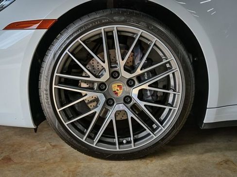 Used 2023 Porsche 911 Carrera image 9