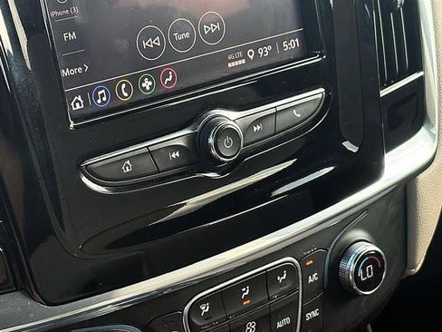 Used 2023 Chevrolet Traverse LT FWD image 28