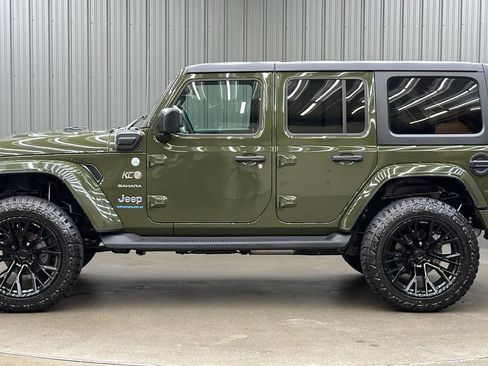 Used 2023 Jeep Wrangler Unlimited Sahara w/ Cold Weather Group AWD/4WD image 2