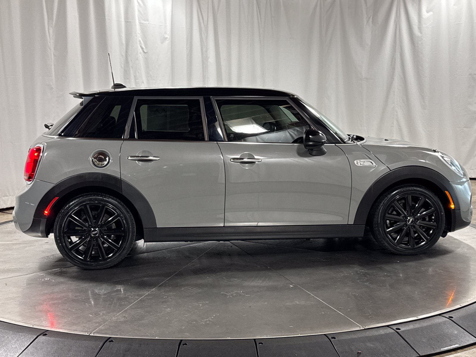 Used 2019 MINI Cooper S w/ Signature Upholstery Package FWD image 6