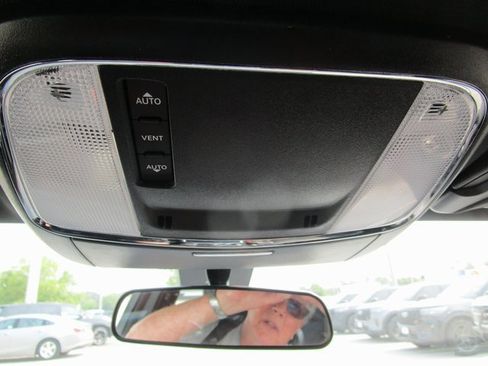 Used 2022 Dodge Charger SXT w/ Leather Interior Group image 27