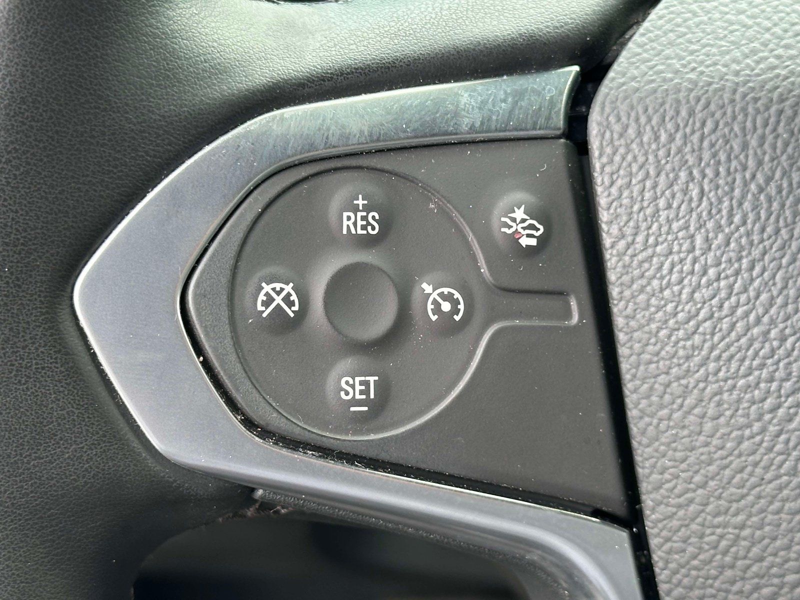 Used 2023 Chevrolet Traverse LT AWD/4WD image 22