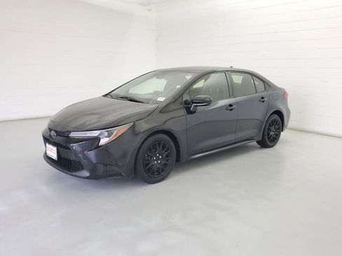 Used 2020 Toyota Corolla LE image 1