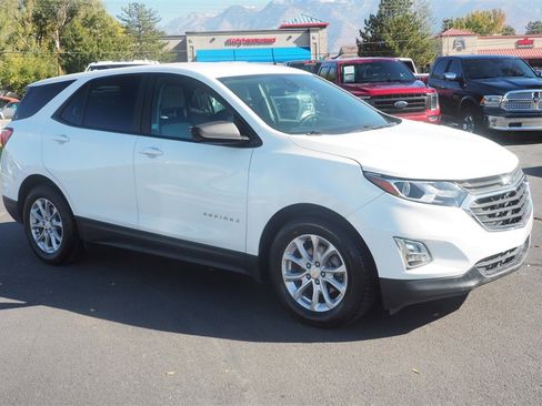 Used 2021 Chevrolet Equinox LS w/ LS Convenience Package image 3