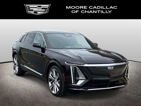 Used 2025 Cadillac Lyriq Luxury w/ LPO, Floor Liner Package AWD/4WD image 1
