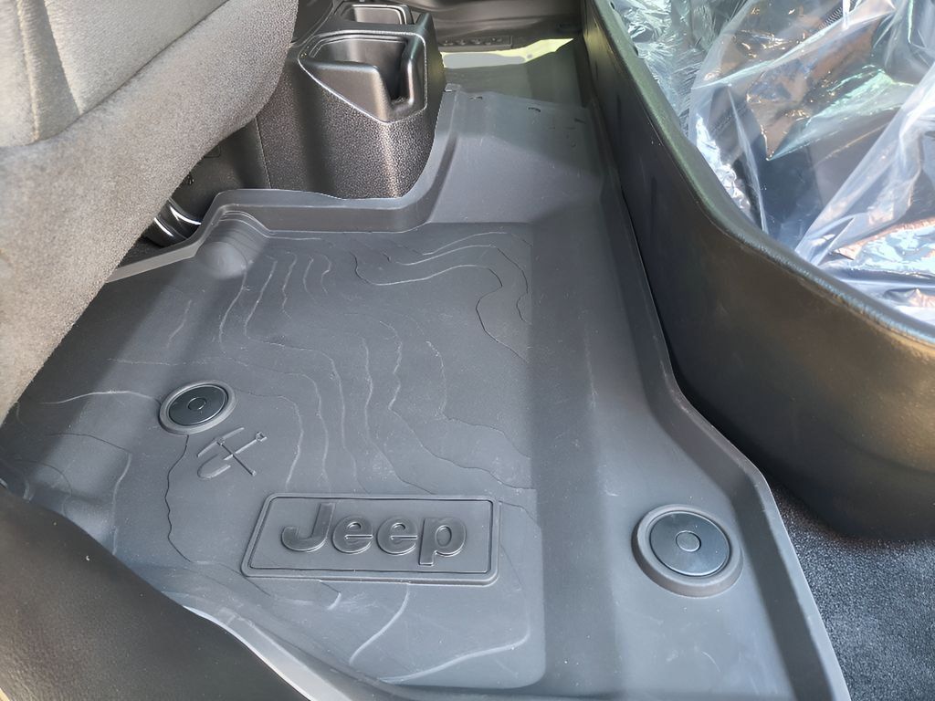 Used 2024 Jeep Gladiator Sport AWD/4WD image 22
