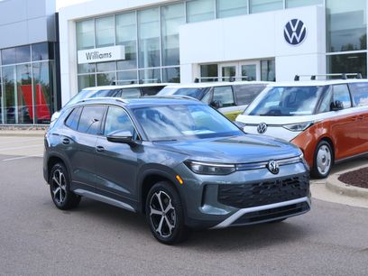 New 2025 Volkswagen Tiguan SE