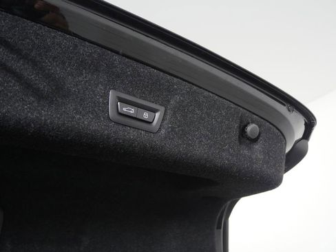 Used 2025 BMW 330i Sedan image 18