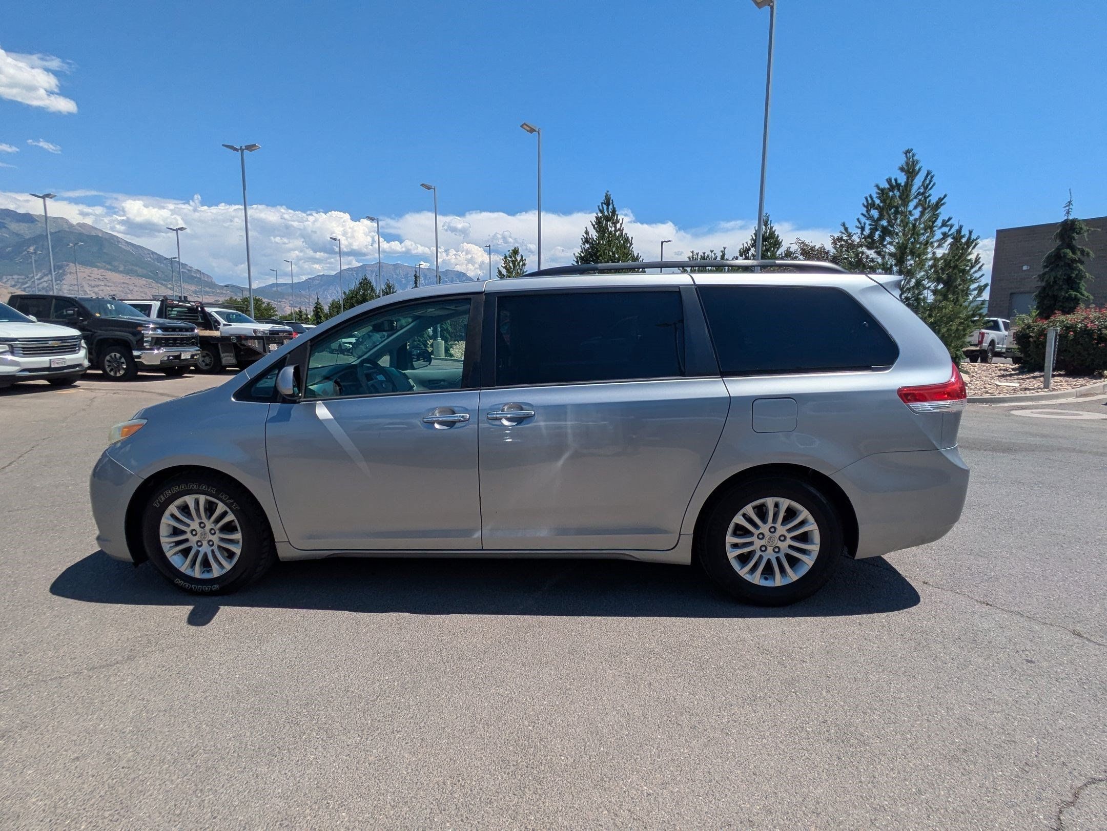Used 2012 Toyota Sienna XLE w/ Entertainment Pkg FWD image 7