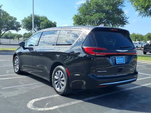 Used 2024 Chrysler Pacifica Limited FWD image 7