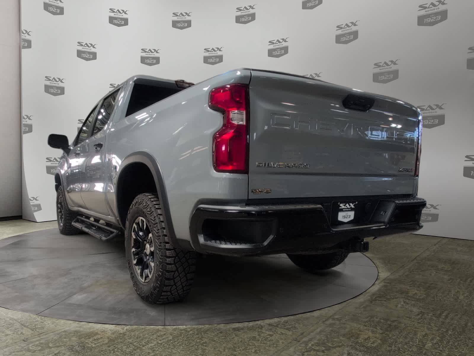 Used 2025 Chevrolet Silverado 1500 ZR2 w/ Technology Package AWD/4WD image 3