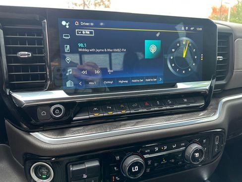 Used 2022 Chevrolet Silverado 1500 LTZ image 25