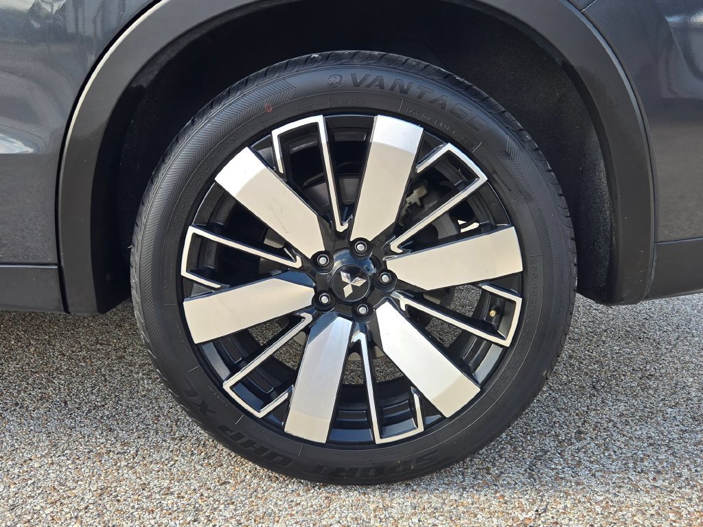 Used 2025 Mitsubishi Outlander SE AWD/4WD image 33