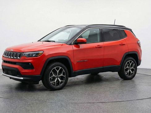 Used 2025 Jeep Compass Limited image 3