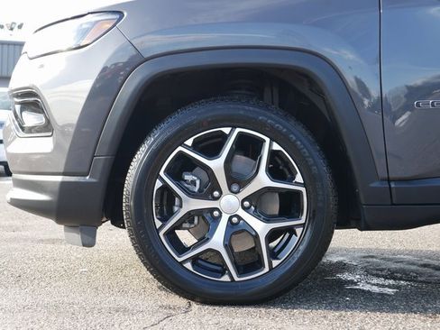 Used 2024 Jeep Compass Limited image 10