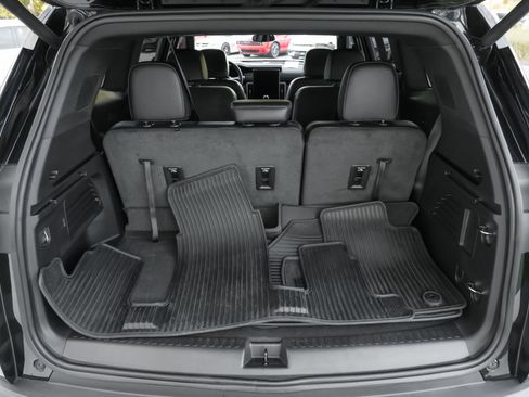 Used 2024 GMC Acadia Elevation image 42