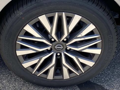 Used 2024 Nissan Altima 2.5 SV FWD image 9