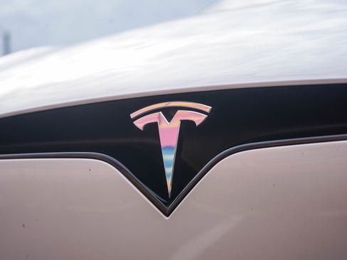 Used 2023 Tesla Model X Plaid image 9