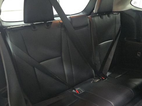 Used 2022 Toyota Highlander XLE AWD/4WD image 12