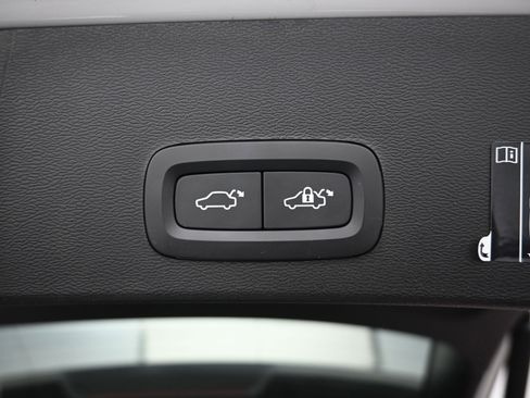 Used 2022 Volvo XC40 T5 R-Design image 25