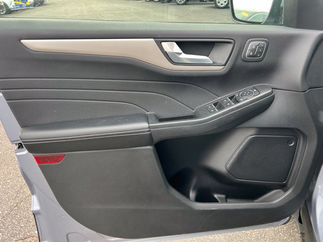 Used 2022 Ford Escape SEL w/ Technology Package AWD/4WD image 18
