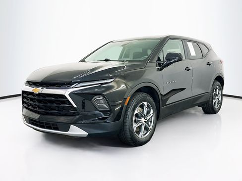 Used 2025 Chevrolet Blazer LT AWD/4WD image 3